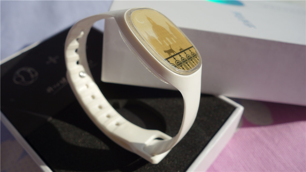 科技引领时尚精致令人折服——心麦XM-O1B1开心手环