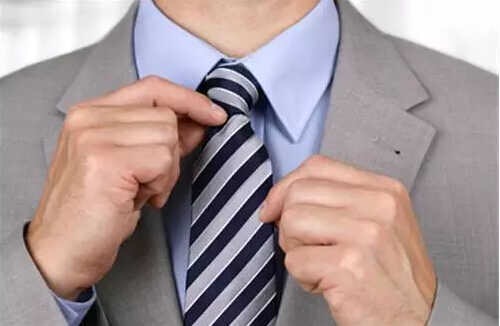 领带jk小细节,爱马仕领带标志细节