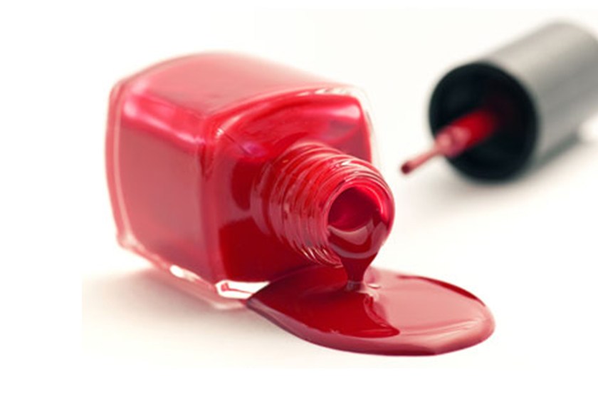 弄到白色柜子上指甲油怎么清理,去除衣物上指甲油的小妙招