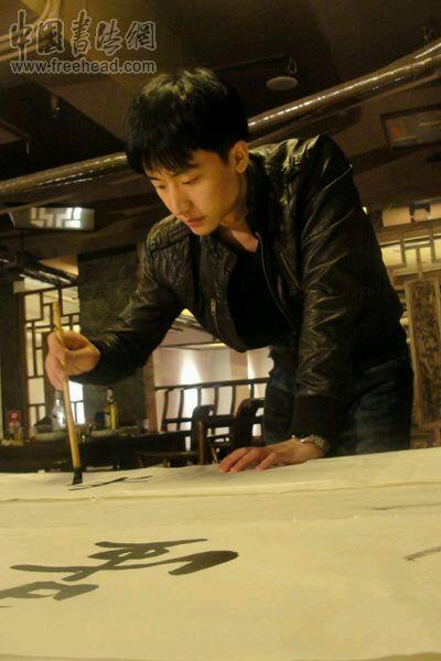 黄轩女朋友是谁呢,黄轩的女朋友是韩国人吗