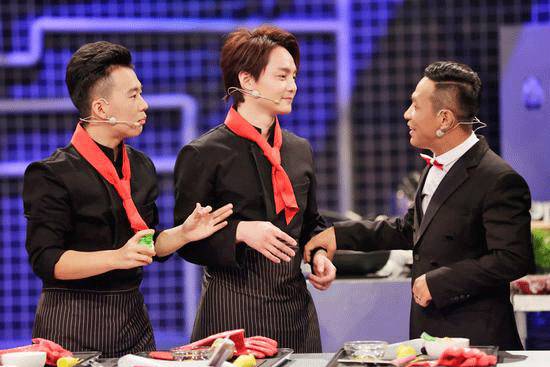 这个年头，连美食节目都要动用“女色”吸引眼球了