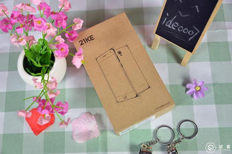 谁说“老人机”不时尚,21克手机给父母最温馨的时尚体验