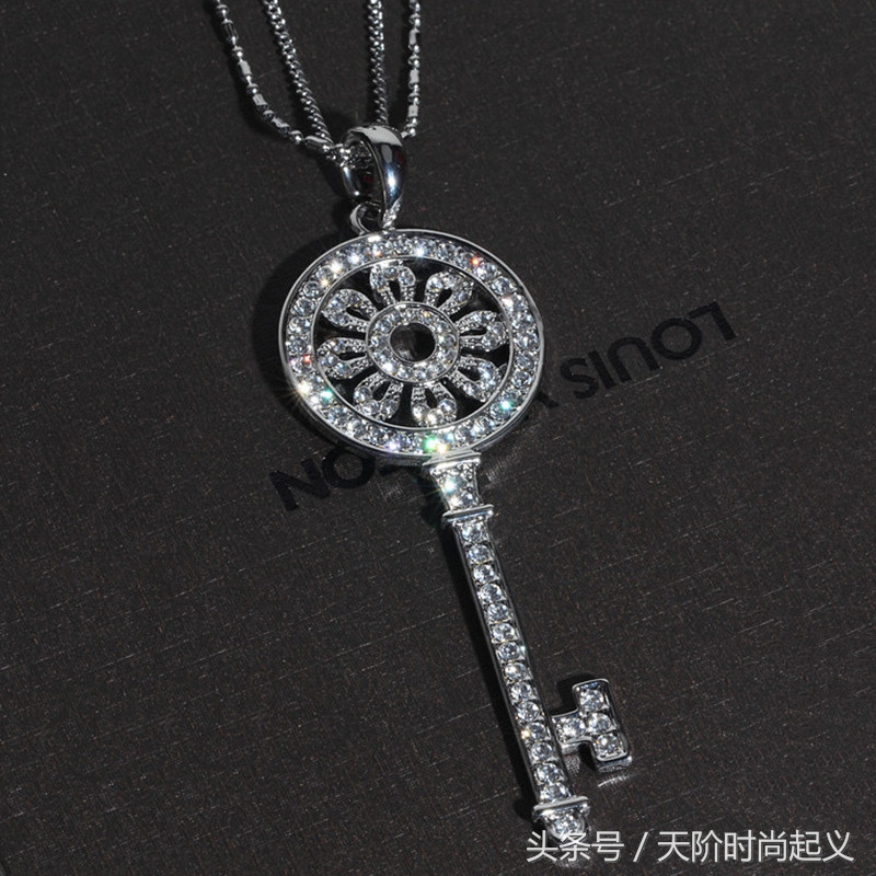 沉闷的冬天需要亮色点缀,冬天怎么能少了一件毛衣呢