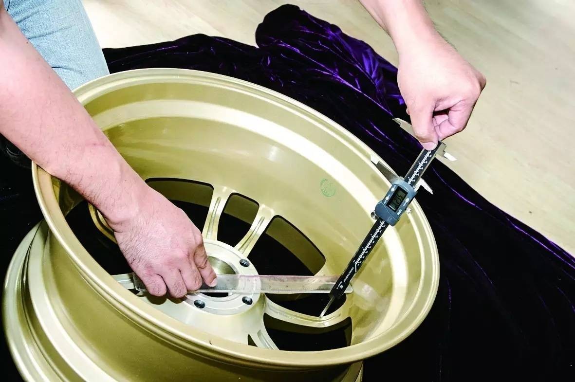 急刹车这1米的差距就可能决定你我的生死！（三）