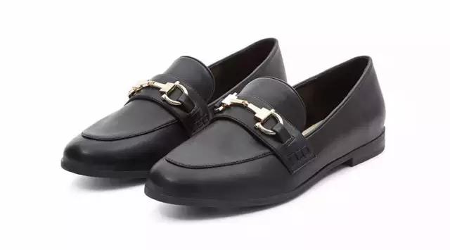 它帮你集齐快消品牌，一伙打折让你365天穿衣不重样