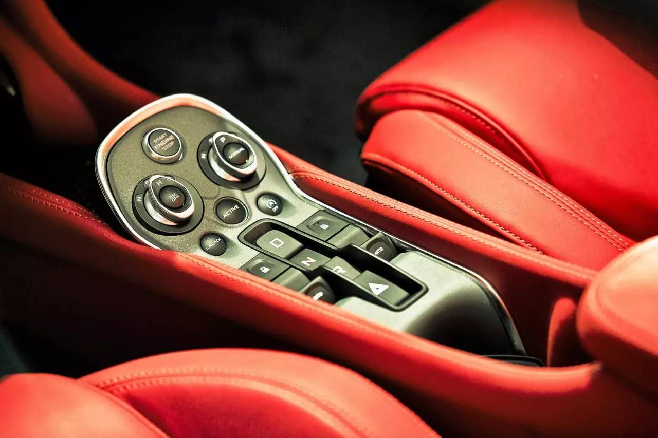 这两款车的体验感受就是:有钱真好丨TheAwards2016