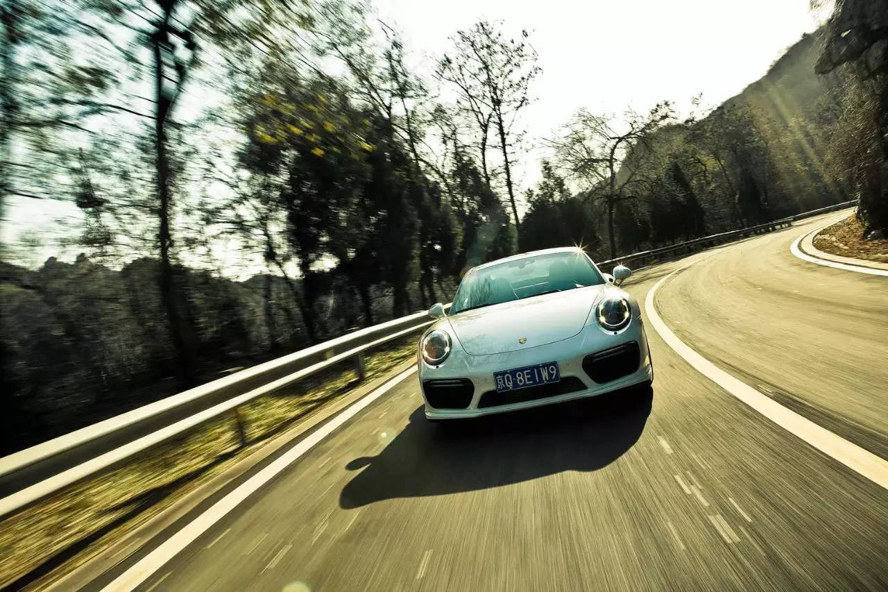 这两款车的体验感受就是:有钱真好丨TheAwards2016