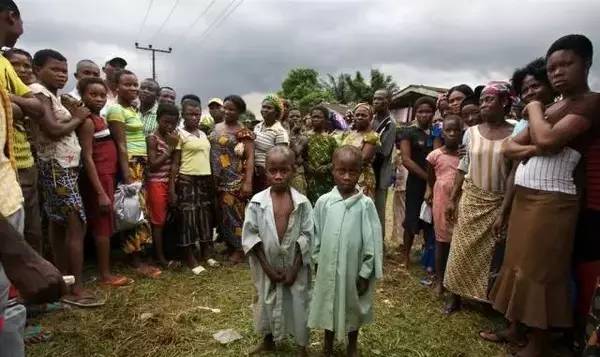 一张让人心碎的照片后的感人故事，丹麦女子被评为感动全球年度人物