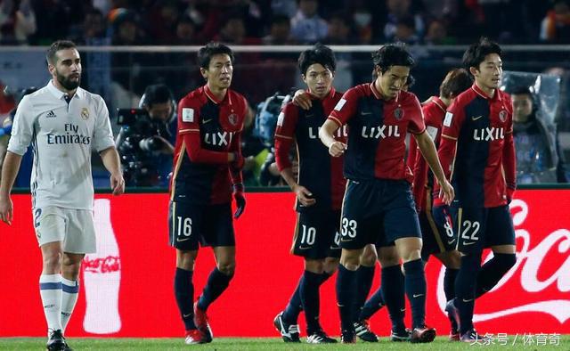 发怒？C罗花式踩单车过人失误失球后怒斥队友