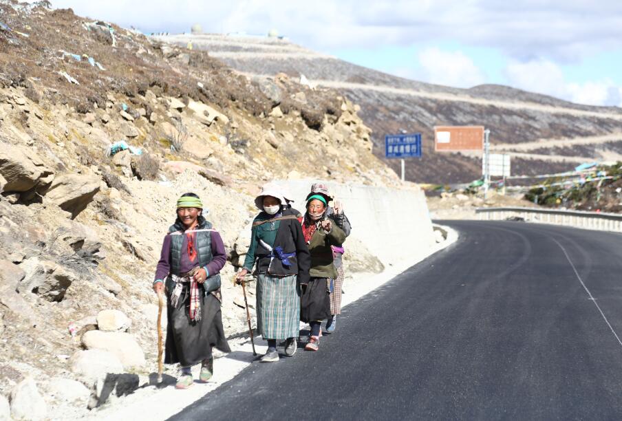 穿越色季拉山口吃到酸臭的牦牛奶渣（二）