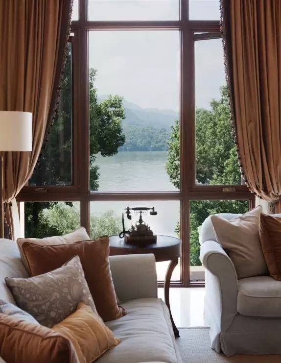 西湖向西30公里，有人用5个岛造了个意大利小镇