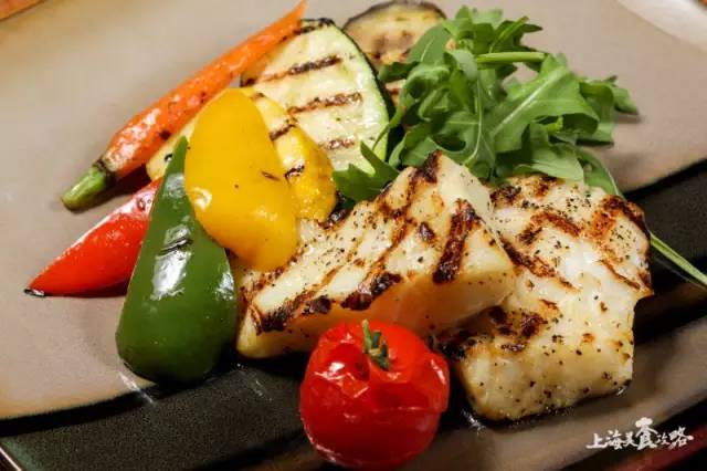 带上你的Dior、YSL到这家高逼格西餐厅，按口红数吃牛排！