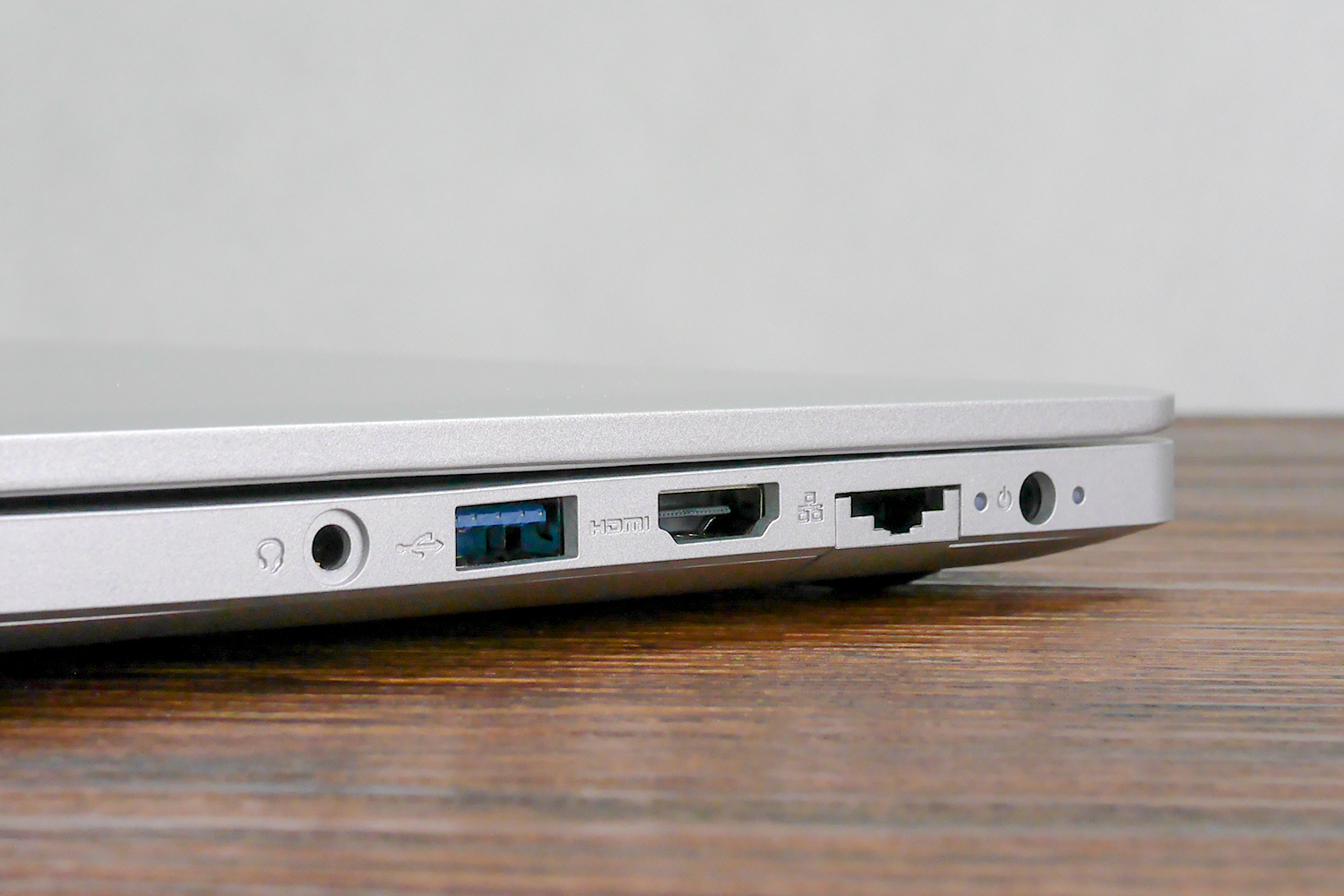 手机的“边框革命”风暴刮向笔记本，优雅X4屏幕颜值获好评