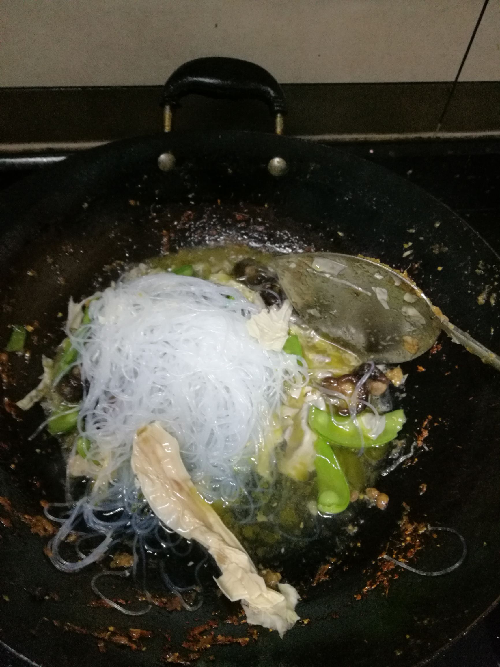 正宗香菇肉酱面,粉丝香菇包子的做法视频