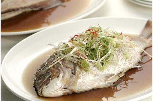 冬天手脱皮吃什么食物好,换季手脚脱皮吃什么