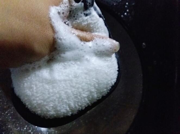 右脸长痘痘怎么治,右边脸上长痘痘怎么快速消除