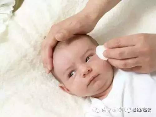 新生儿一只眼睛眼屎多还有红血丝,新生儿一只眼睛眼屎特别多怎么办