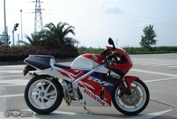 推荐几款400cc的新手跑车,来看看老帅哥年轻时候的样子