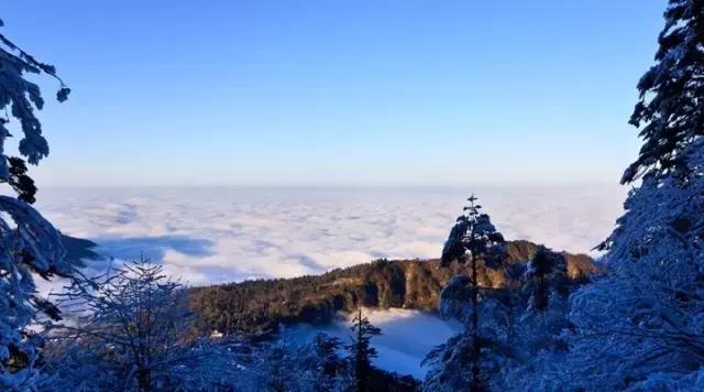 成都周边看雪滑雪的地方 (成都周边滑雪泡温泉好去处)