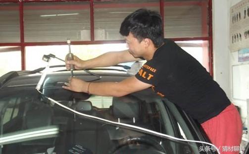 手机外壳摔了一下凹陷,手机金属外壳被硌凹陷