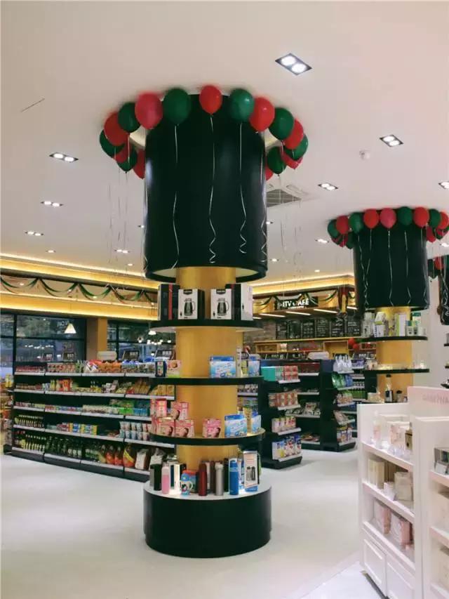 圣诞搞事啊！这杯咖啡竟好喝得我连杯子都吃掉了！