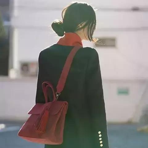 包治百病，我与时髦girl之间只差一枚“麂皮”包了！