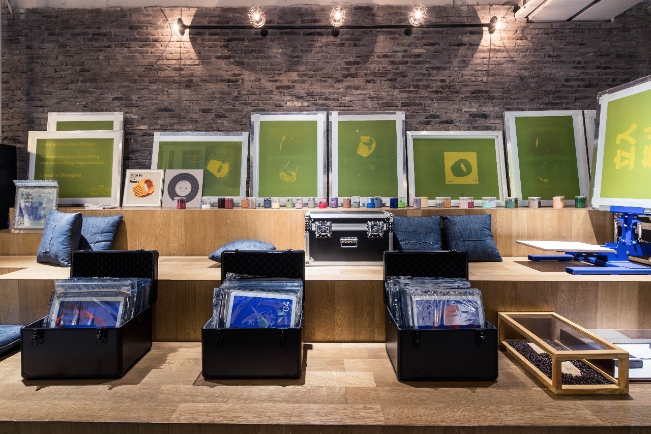 图集｜我们带着这些“黑胶唱片”和几百个好看的人，一起入侵了DOE