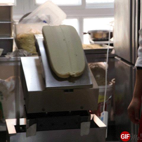 吃完食堂的第200碗饭，Ta说带我去后厨看看