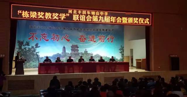 校园采风广播稿,校园风彩泥