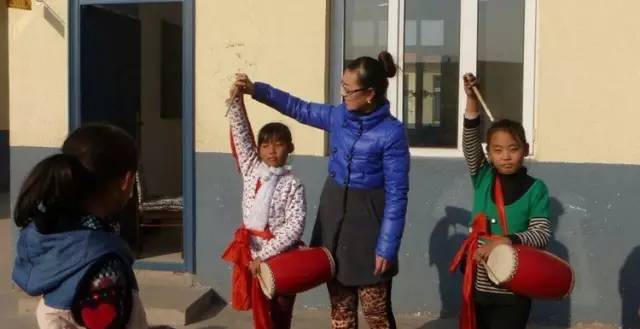 校园采风广播稿,校园风彩泥