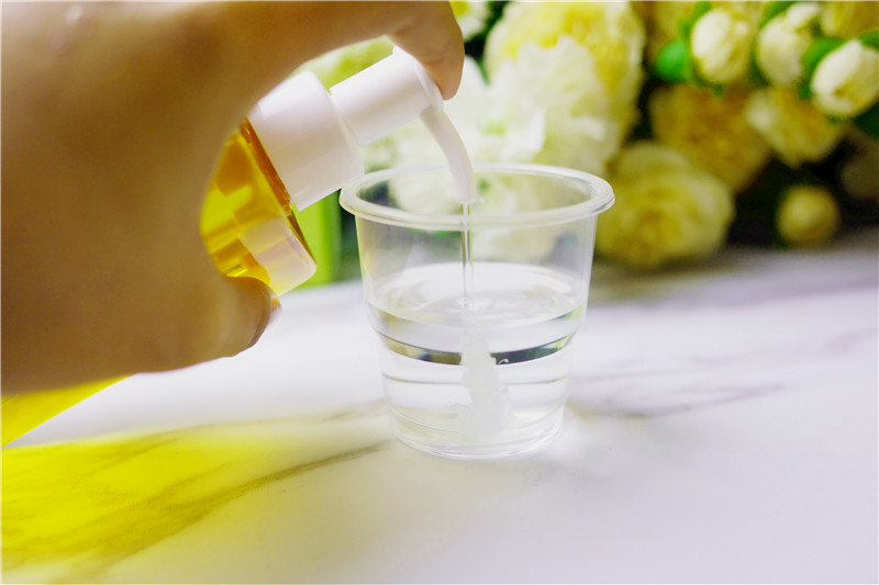 凡茜卸妆油和梦妆卸妆油哪个好,凡茜卸妆油干皮