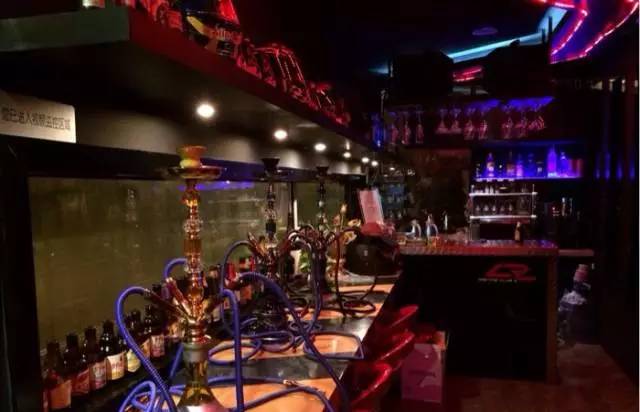 跨年哪里人少又好玩,跨年夜去酒吧好玩吗