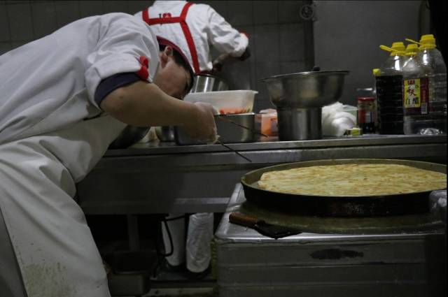 吃完食堂的第200碗饭，Ta说带我去后厨看看