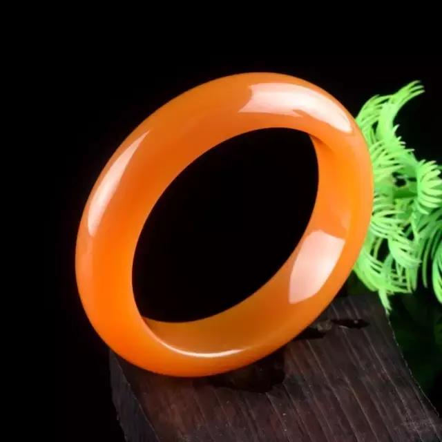 冰种玉手镯黄龙玉高端,玉手镯是黄龙玉吗值钱吗