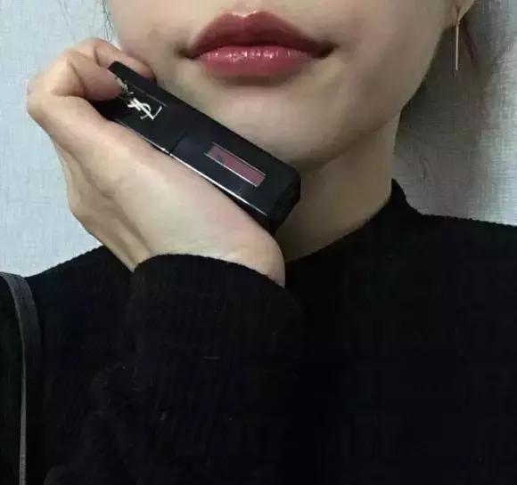 ysl唇釉浆果红血浆红樱桃红试色 (圣罗兰ysl黑管唇釉407试色照片)