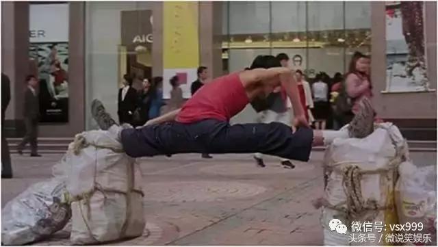 李小龙和周星驰的师傅,周星驰李小龙动作对比喜剧之王