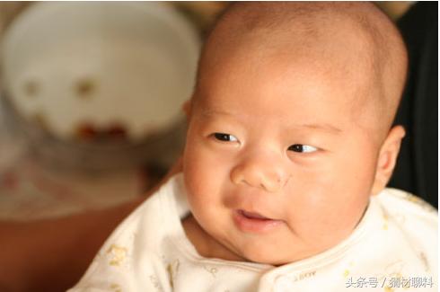 鱼竿很硬但是弹性不行,鱼竿又轻强度又高