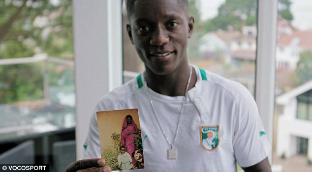 孩子踢球被老人打,孩子踢球被打