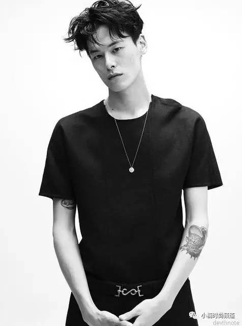 韩国肌肉男模日常穿搭 (韩国男模穿衣风格)