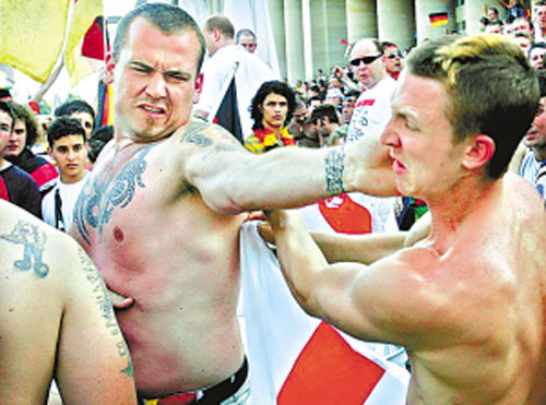 足球流氓英国,英国足球流氓被俄罗斯揍