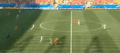 罗本和穆勒挡拆gif,2010罗本错失单刀gif