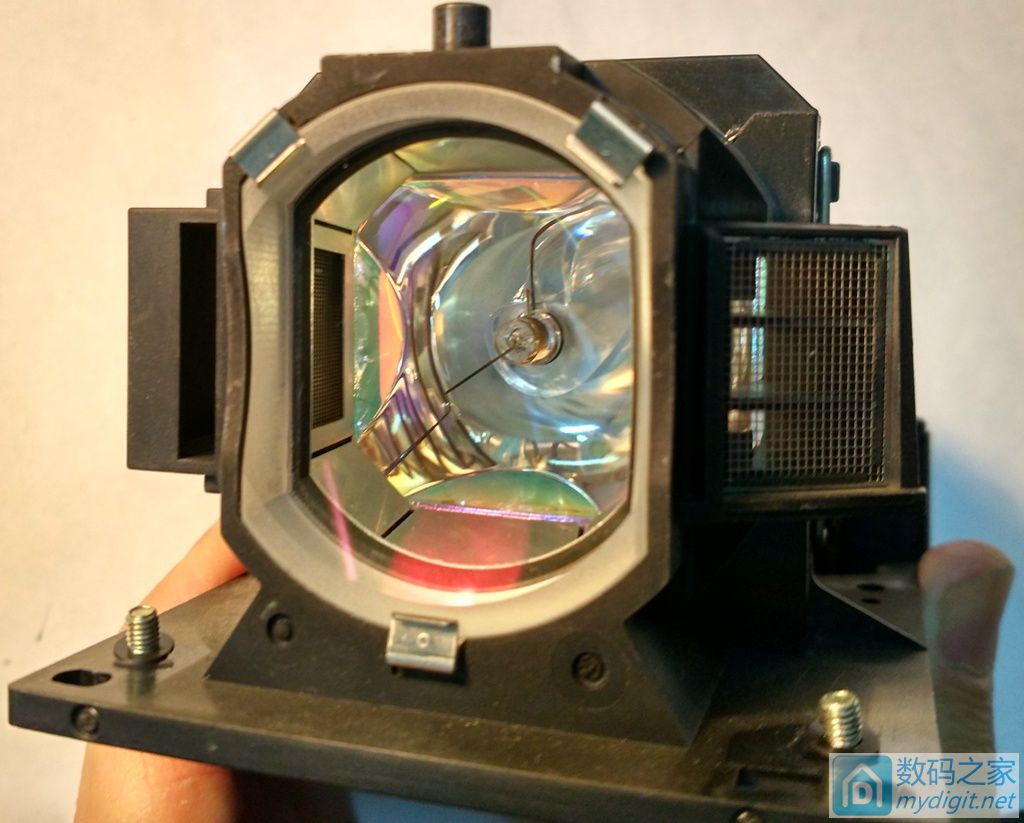 日立347x换灯泡教学,日立a733短焦投影仪手动调焦