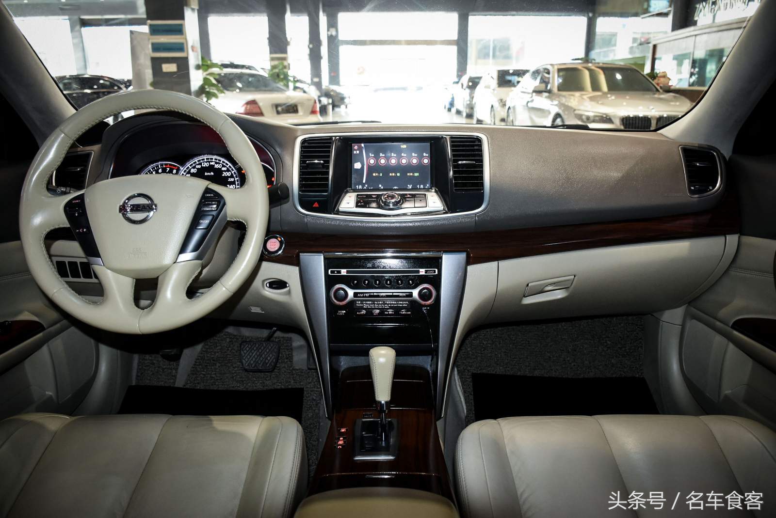 日产天籁2011款公爵2.5lxv尊雅版,2013款天籁2.5lxl领先版的配置