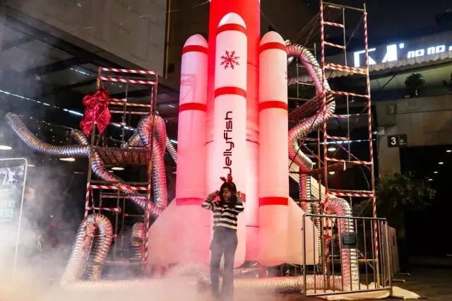 “圣诞大爷”们来成都了！随手把兰桂坊玩了个底朝天