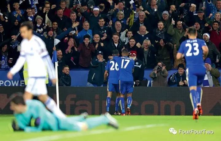 2014圣诞节垫底,2015圣诞节登顶,2016呢?莱斯特城的故事,曾经是足球世界最美好的圣诞礼物