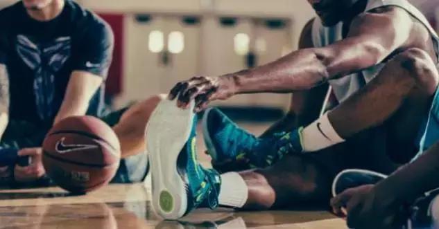 打球老是崴脚是动作不对吗,打球崴脚了怎么避免习惯性崴脚