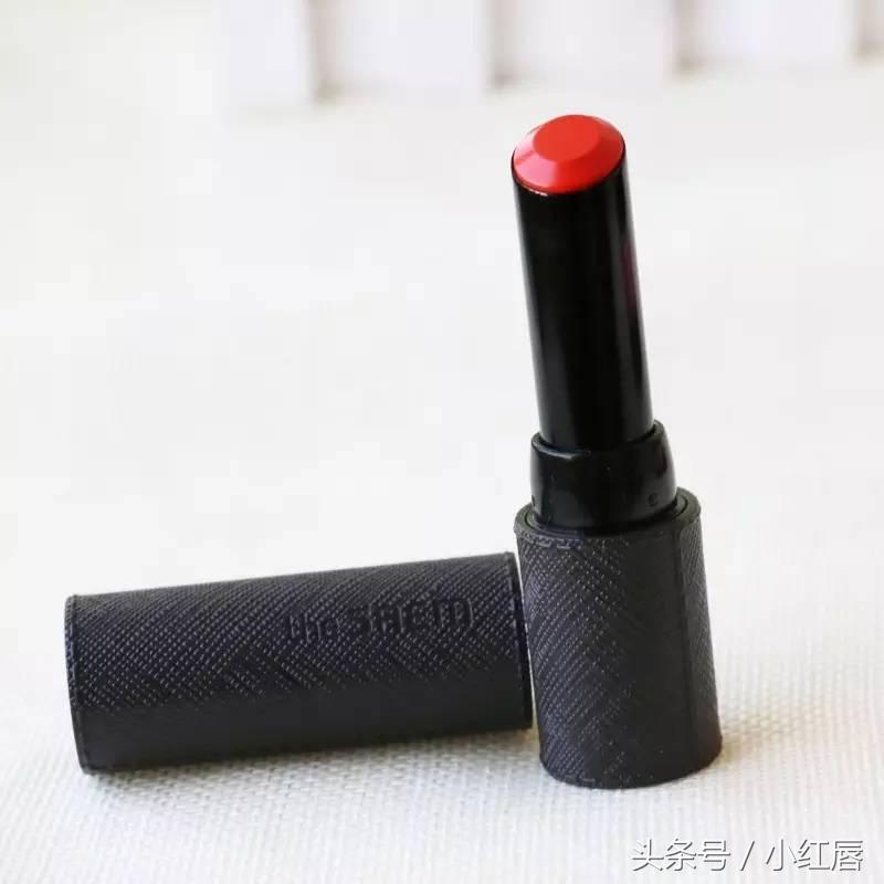 今年第一支口红ysl,迪奥口红999滋润颜色和普通正红色