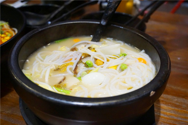 美味神奇的米线,餐饮界的传奇——云味馆过桥米线