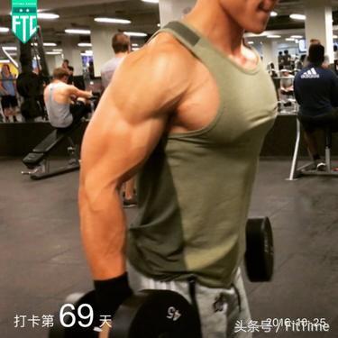 踢足球健身男,踢踢球跳跳舞