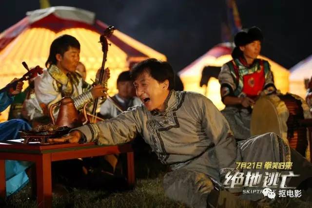 功夫瑜伽成龙和蛇,功夫瑜伽成龙带着狮子飙车